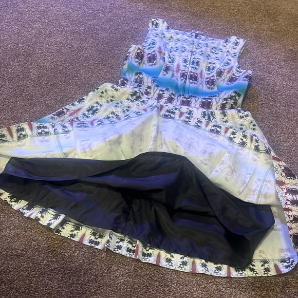 Cue dress with pockets. Size 10. In great condition. - Picture 5 of 6